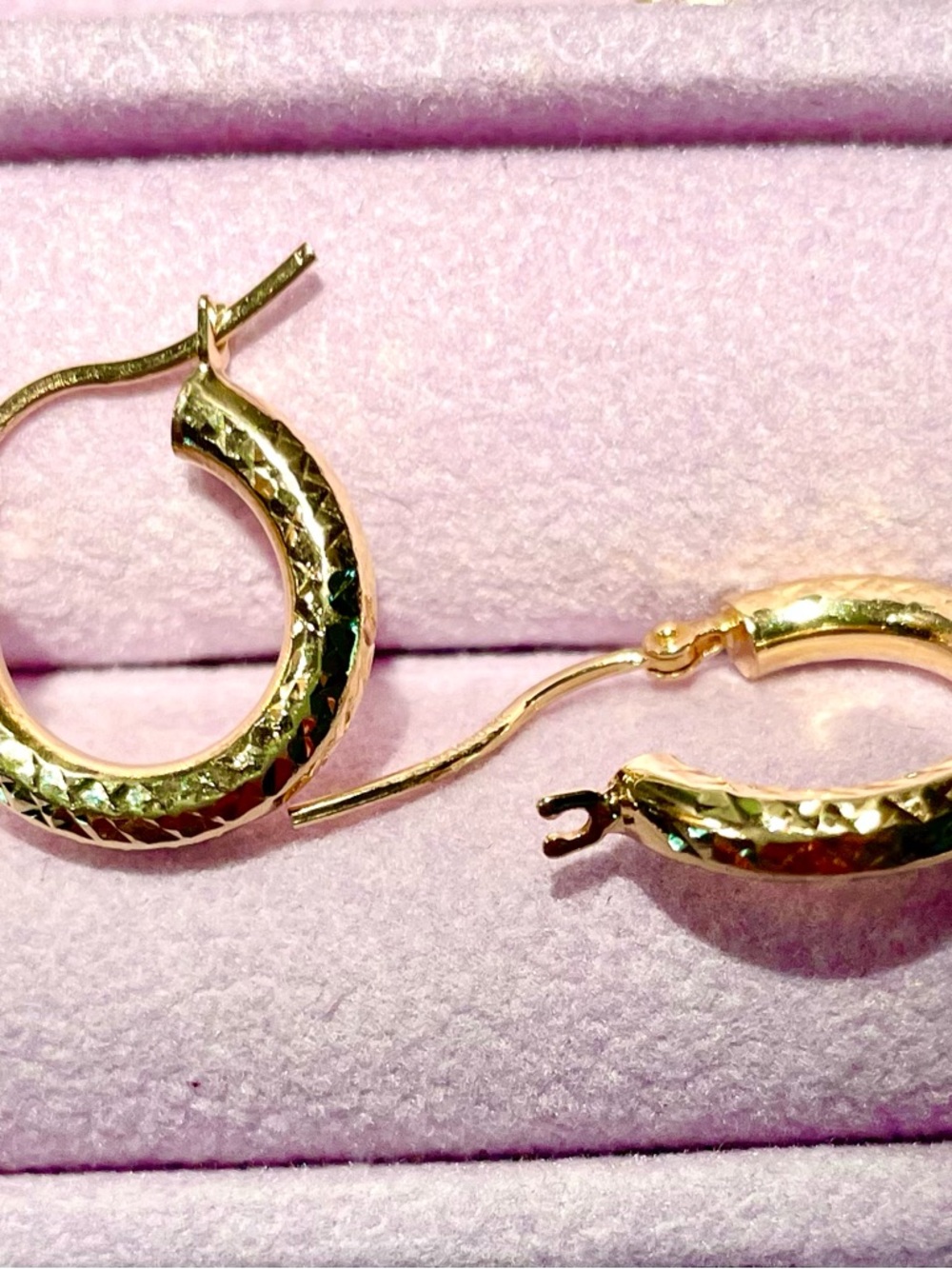 14k Solid Yellow Gold Diamond
Cut Textured Round Hoop Earrings
Marked - Picture 4 of 14